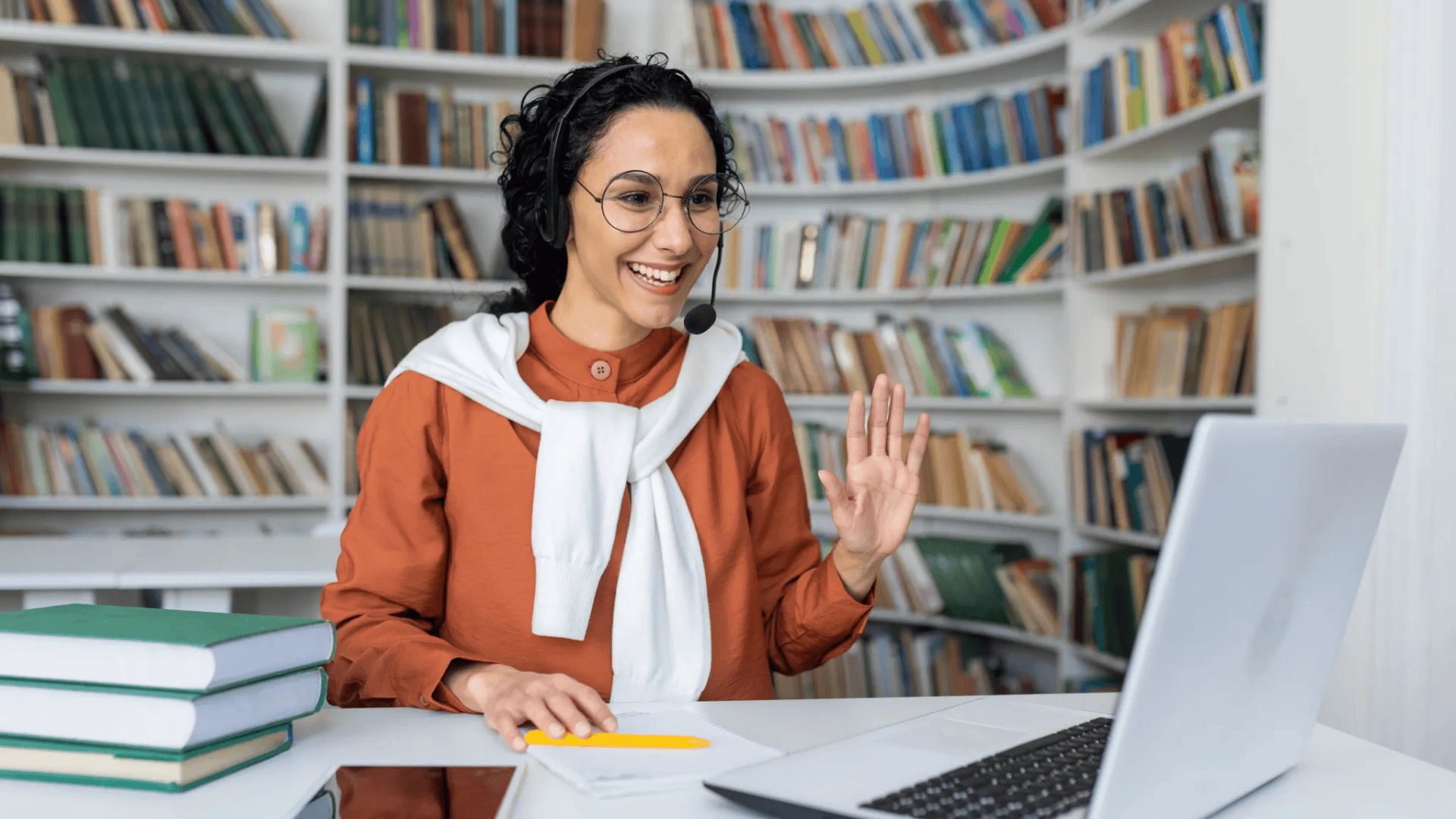 Hispanic woman in an online language training session